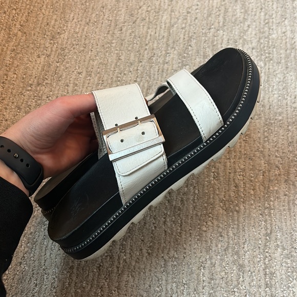 Sorel Women’s Roaming Slide Size 8 - Picture 5 of 7